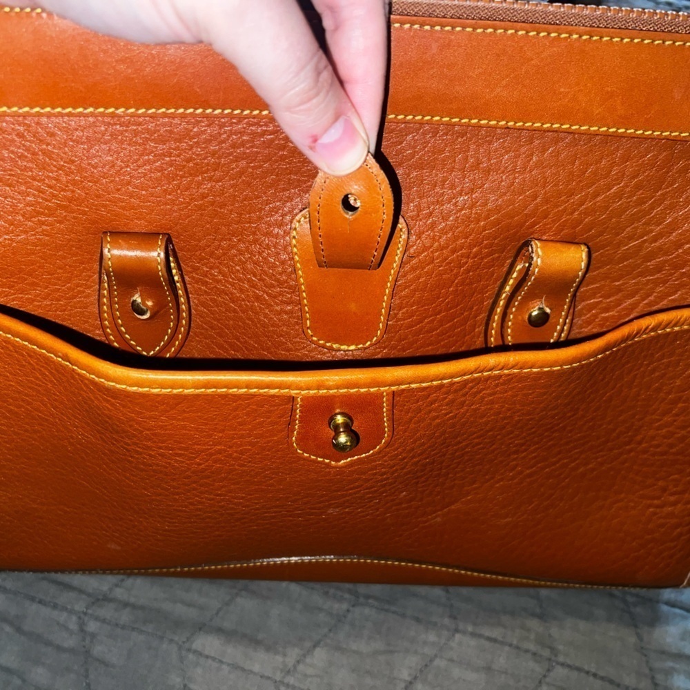 Vintage Dooney and Bourke pebble British Tan vachetta leather satchel bag. - Picture 2 of 10